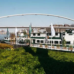  Hostel Botel Maastricht Niederlande